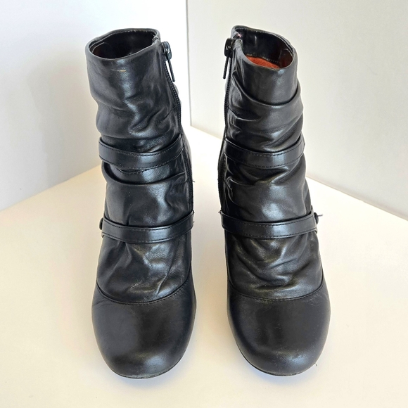 Beautiful Pleated Heel Booties - Picture 6 of 10